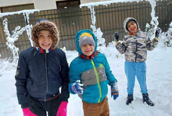 Children in snow